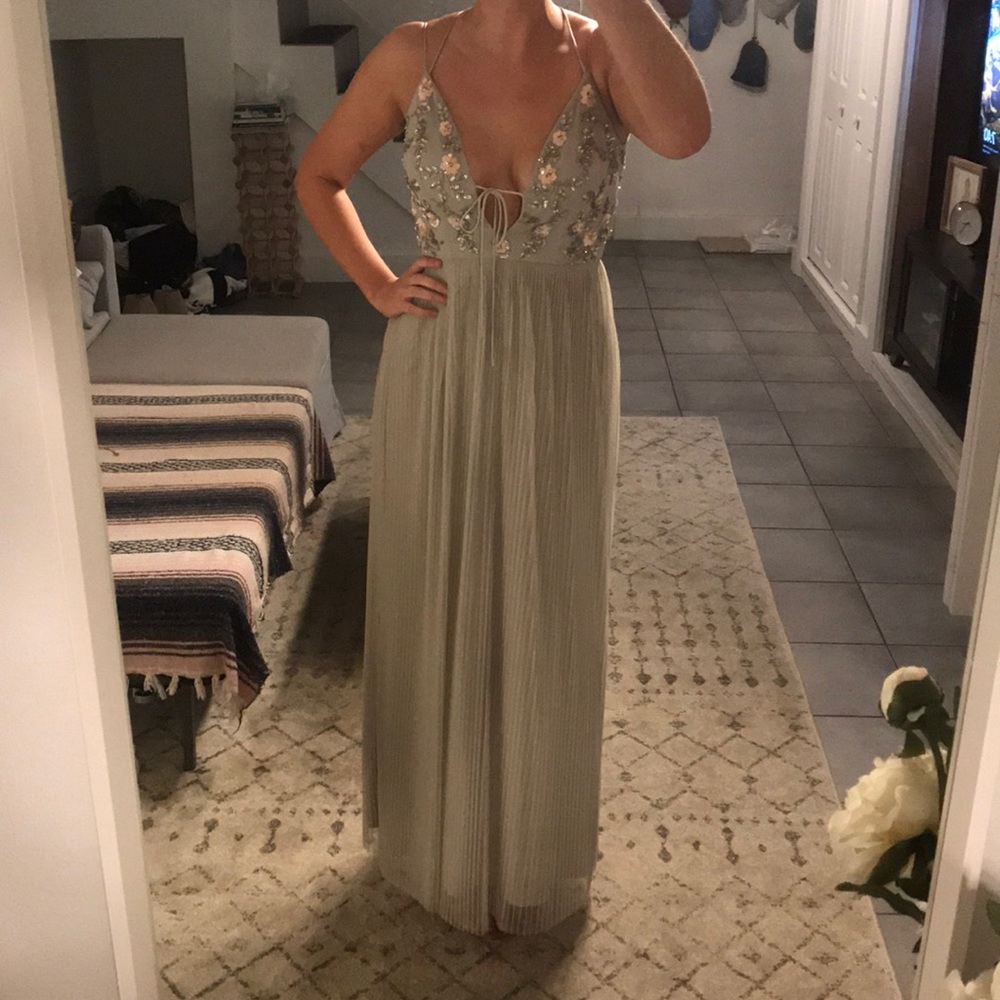 NWT Gianni Bini Maxi Dress w/ blush/silver flowers